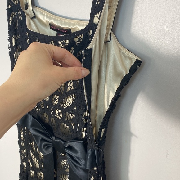 Y2K Betsey Johnson Black Lace Over Tan Satin Babydoll Mini Dress size 2 - Picture 15 of 15